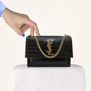 کیف دوشی زنانه مدل دراگون گیلاسی موجود کد B8413