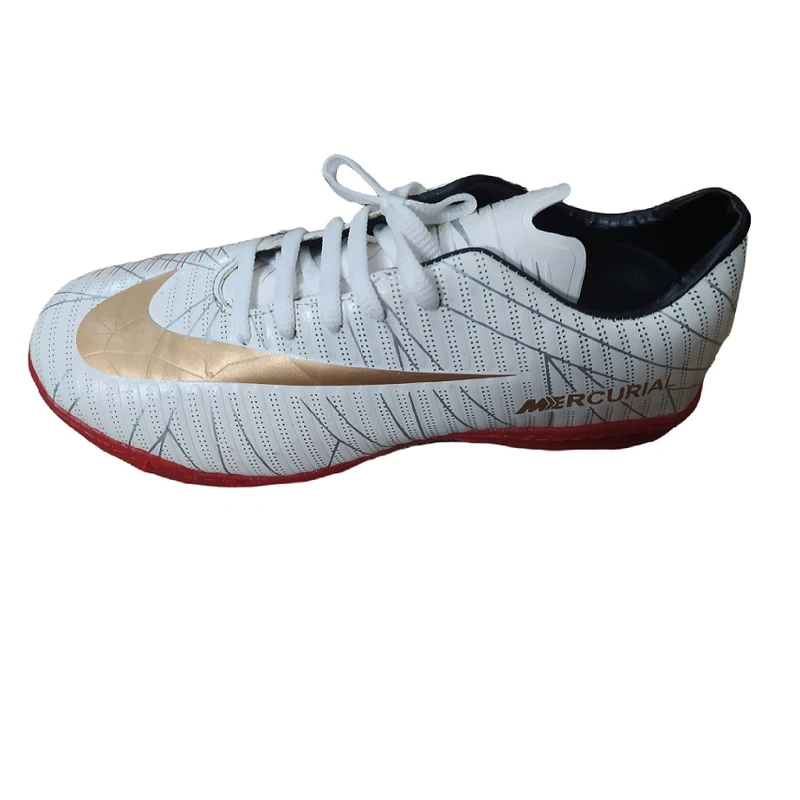 کفش فوتسال مردانه سایز 40 کد B8168